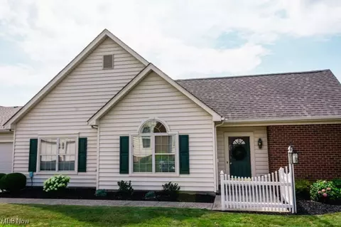 204 Village Ct, Columbiana, OH 44408