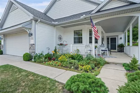 18322 Crystal Lakes Dr, North Royalton, OH 44133