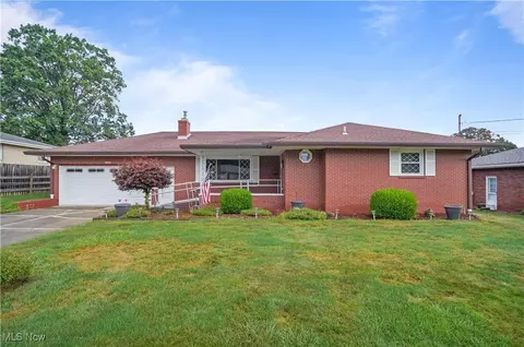 2458 Country Ln, Youngstown, OH 44514