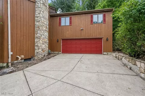 Exterior - 163 Burns Rd, Elyria, OH 44035 photo 10 of 11