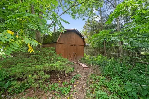 Exterior - 163 Burns Rd, Elyria, OH 44035 photo 8 of 11