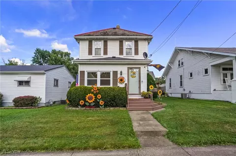 439 S 15th St, Sebring, OH 44672