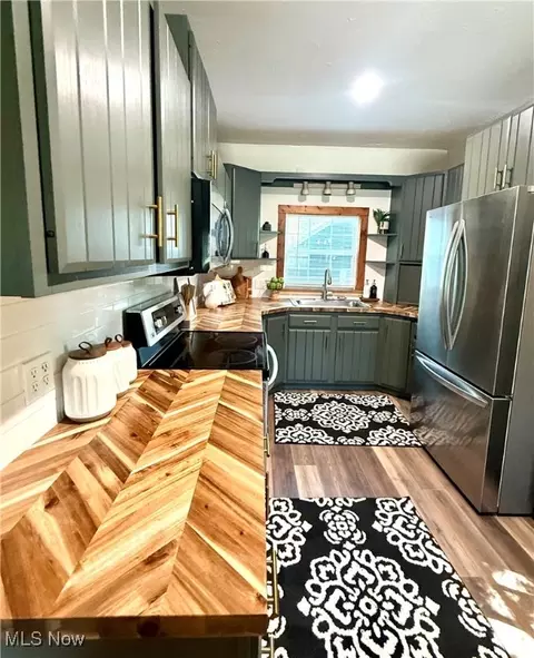 Kitchen - 515 Cherry St, Kent, OH 44240 photo 2 of 4