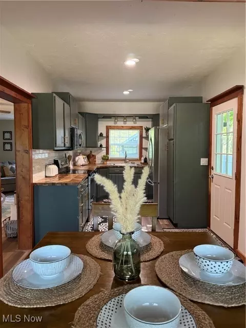 Dining - 515 Cherry St, Kent, OH 44240 photo 2 of 2