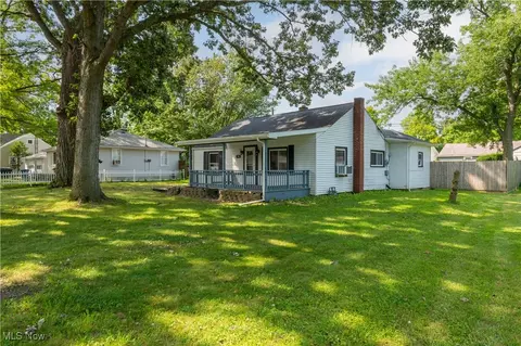 796 Howard Dr, Vermilion, OH 44089