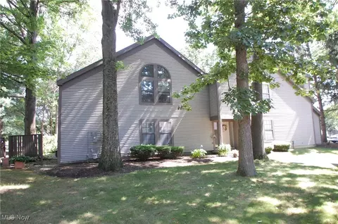 1323 Red Tail Hawk Ct, Boardman, OH 44512