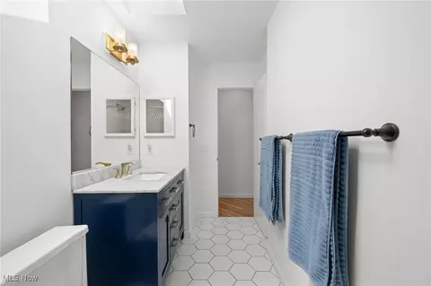 Bath - 6910 Longview Dr, Solon, OH 44139 photo 2 of 3
