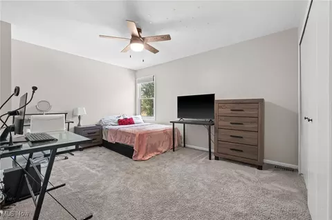 Bedroom - 6910 Longview Dr, Solon, OH 44139 photo 4 of 4