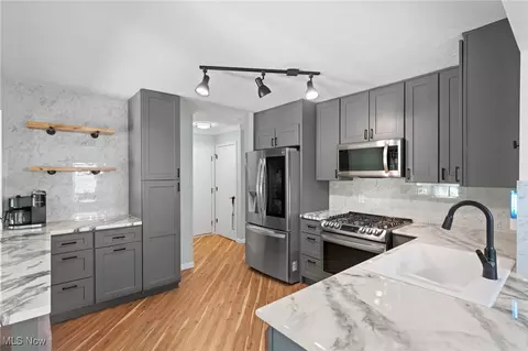 Kitchen - 6910 Longview Dr, Solon, OH 44139 photo 2 of 3