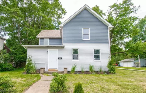 225 E Bergey St, Wadsworth, OH 44281 photo 1