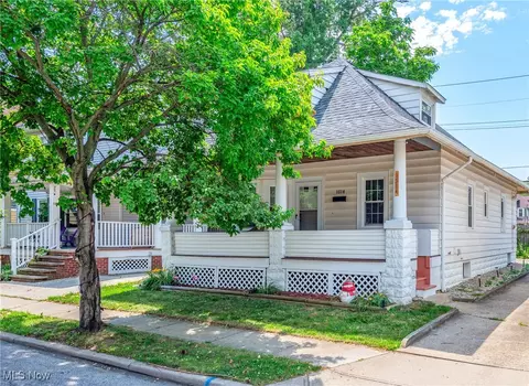 1514 Olivewood Ave, Lakewood, OH 44107