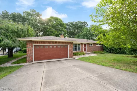 5040 Coleman Dr, New Franklin, OH 44319