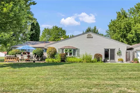 34090 W Point Dr, North Ridgeville, OH 44039