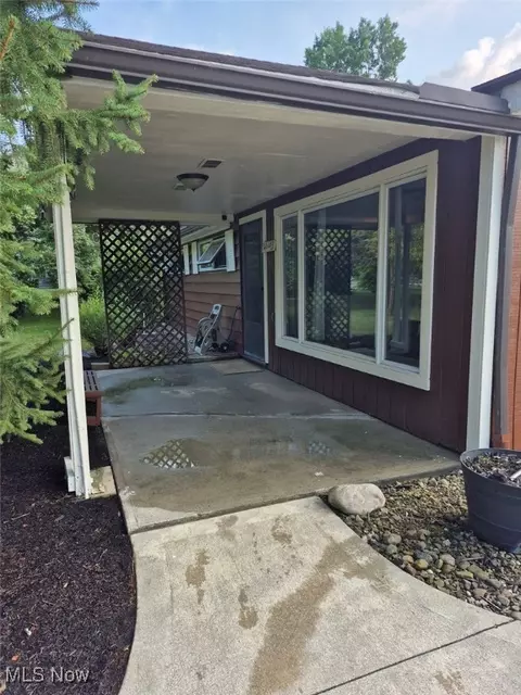 600 Simons Dr, Brunswick, OH 44212 photo 2