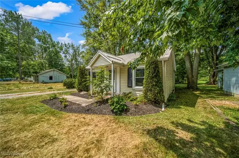 1120 Maple Ave, Madison, OH 44057 photo 2