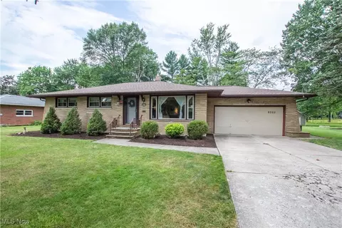 8222 Briarwood Dr, Broadview Heights, OH 44147