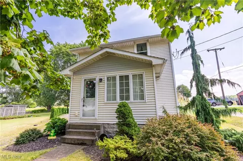 7142 Oakhill Ave NE, Alliance, OH 44601