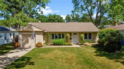6965 Oakwood Rd, Parma Heights, OH 44130