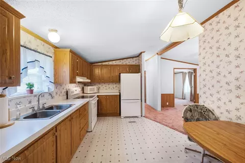 Kitchen - 2 Corktree, Olmsted Twp, OH 44138 photo 3 of 4