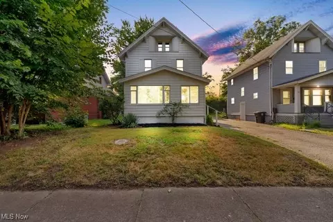1305 Bellows St, Akron, OH 44301