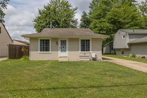 10310 Greenview Dr, Columbia Station, OH 44028