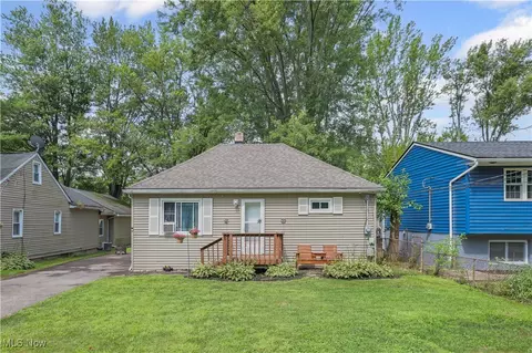 5492 Pleasant St, North Ridgeville, OH 44039