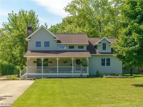 1165 Royalwood Rd, Broadview Heights, OH 44147