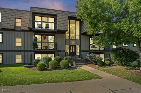 9810 Cove Dr #16H, North Royalton, OH 44133