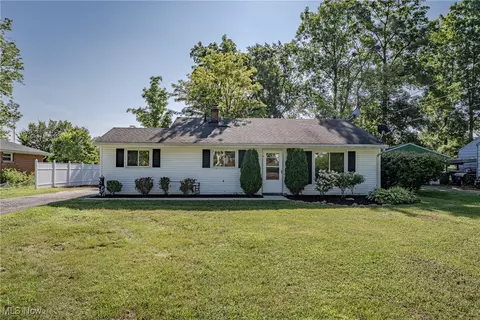 329 Cynthia Dr, Chardon, OH 44024