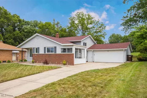 5403 Amherst Dr, Cleveland, OH 44129
