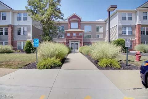 23004 Chandlers Ln #4-229, Olmsted Falls, OH 44138