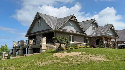 4835 Lake Rd, Geneva, OH 44041