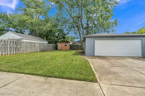 520 Nancy Dr, Berea, OH 44017 photo 4