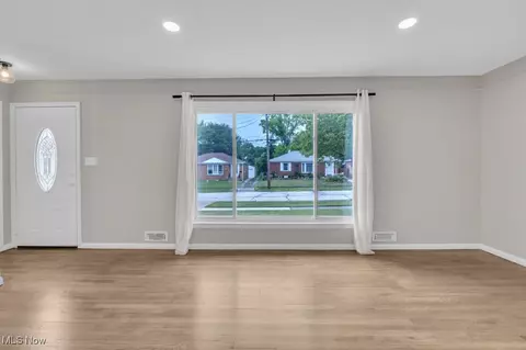 520 Nancy Dr, Berea, OH 44017 photo 6