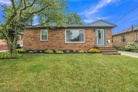 520 Nancy Dr, Berea, OH 44017