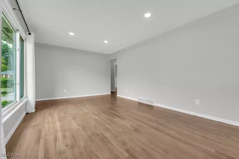 520 Nancy Dr, Berea, OH 44017 photo 8