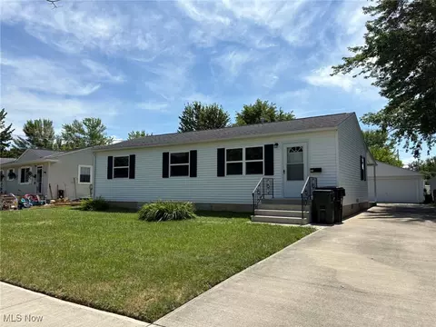 921 Rosewood Dr, Elyria, OH 44035