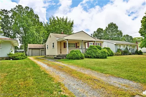1529 Difford Dr, Niles, OH 44446 photo 2