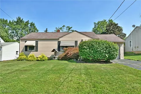 424 Powers Ave, Girard, OH 44420