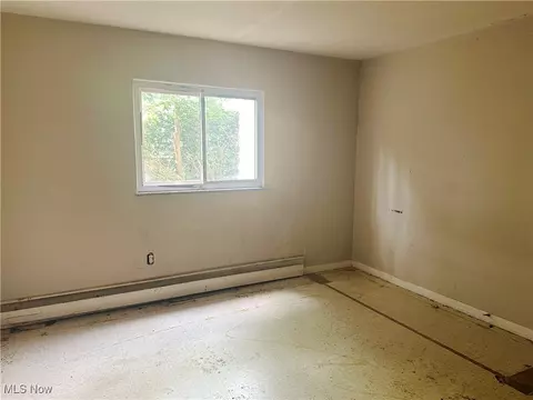 Bedroom - 405 Baldwin Dr, Berea, OH 44017 photo 1 of 4