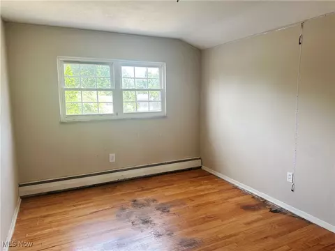 Bedroom - 405 Baldwin Dr, Berea, OH 44017 photo 2 of 4