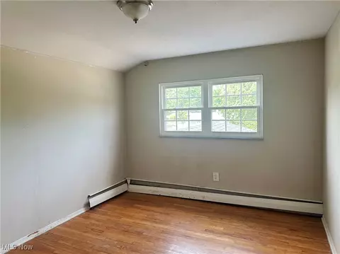 Bedroom - 405 Baldwin Dr, Berea, OH 44017 photo 4 of 4