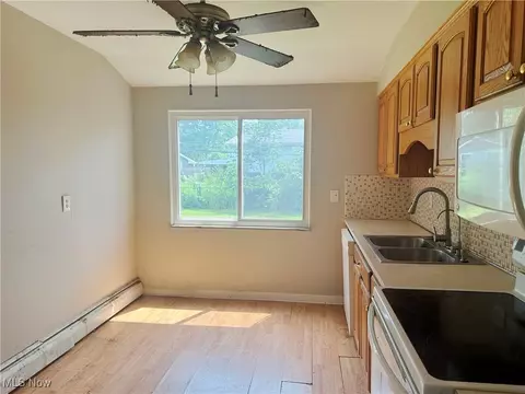 Kitchen - 405 Baldwin Dr, Berea, OH 44017 photo 3 of 3