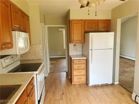 Kitchen - 405 Baldwin Dr, Berea, OH 44017 photo 1 of 3