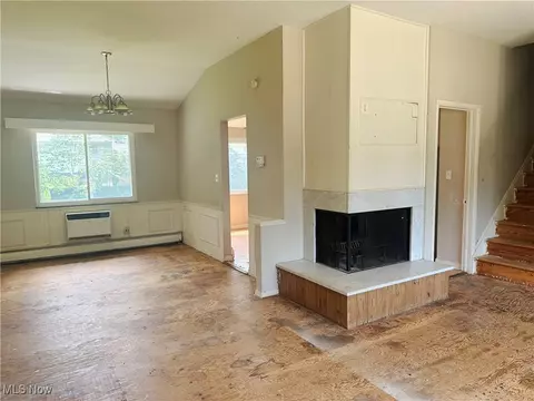 Living - 405 Baldwin Dr, Berea, OH 44017 photo 2 of 2
