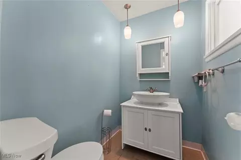 Bath - 33924 Linden Dr, Solon, OH 44139 photo 2 of 3
