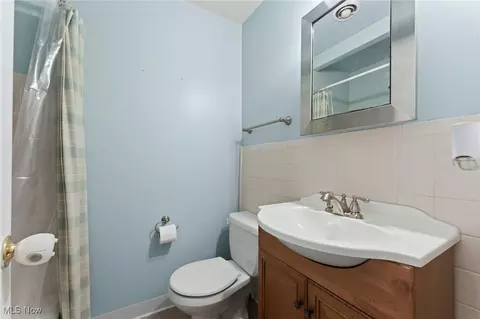 Bath - 33924 Linden Dr, Solon, OH 44139 photo 3 of 3