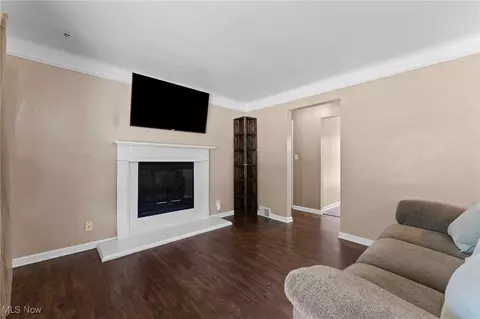 Living - 33924 Linden Dr, Solon, OH 44139 photo 2 of 3