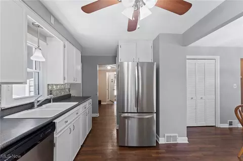 Entry Way - 33924 Linden Dr, Solon, OH 44139 photo 1 of 3