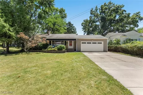 33924 Linden Dr, Solon, OH 44139